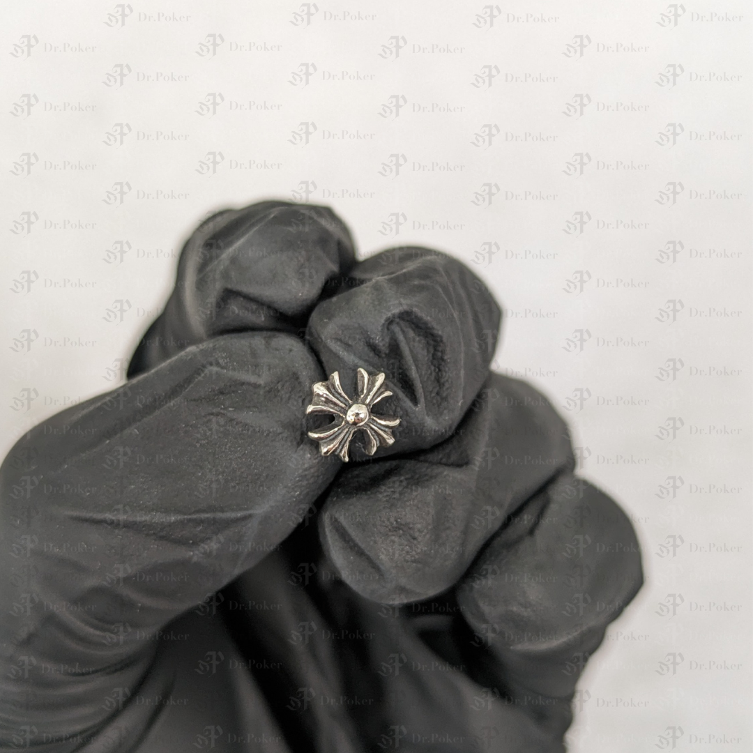 【未使用品】CH Plus Stud Earring