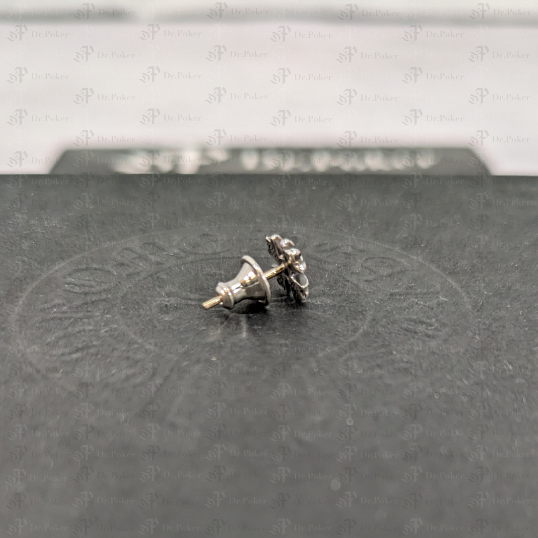 【未使用品】CH Plus Stud Earring